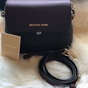 💕SOLD 💕Michael Kors Cross body Purse